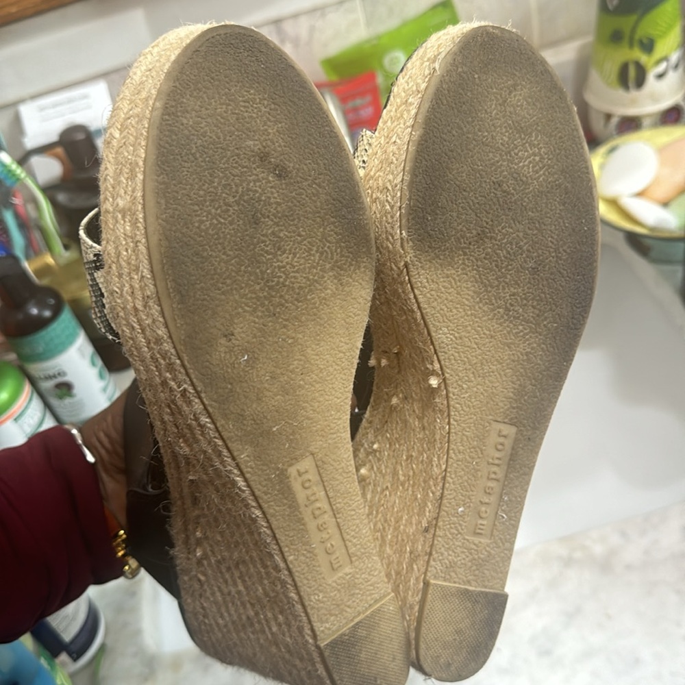Metaphor shoes - Picture 3 of 6